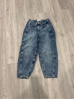 abercrombie kids Washed Blue High Rise Balloon Jeans, size 7-8